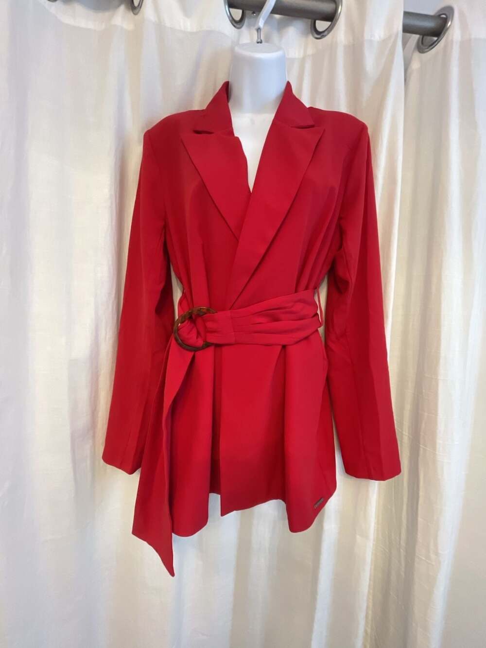 Colcci Red Belted Blazer Jacket Size M
Power suit
Bold
Brazilian
